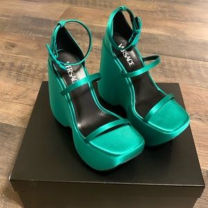 💚VERSACE tri-platform sandals💚
